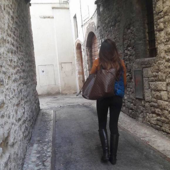 Meet your Posher, Julia - Picture 1 of 1